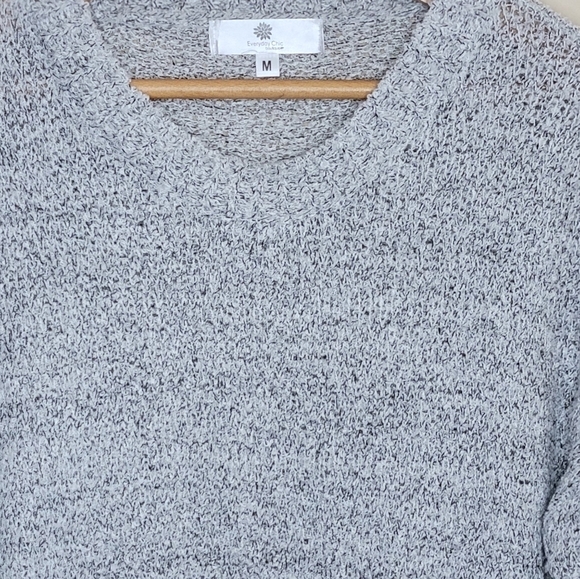 Everyday Chic Boutique | Gray Marled Crewneck Sweater Size Medium - Picture 2 of 5